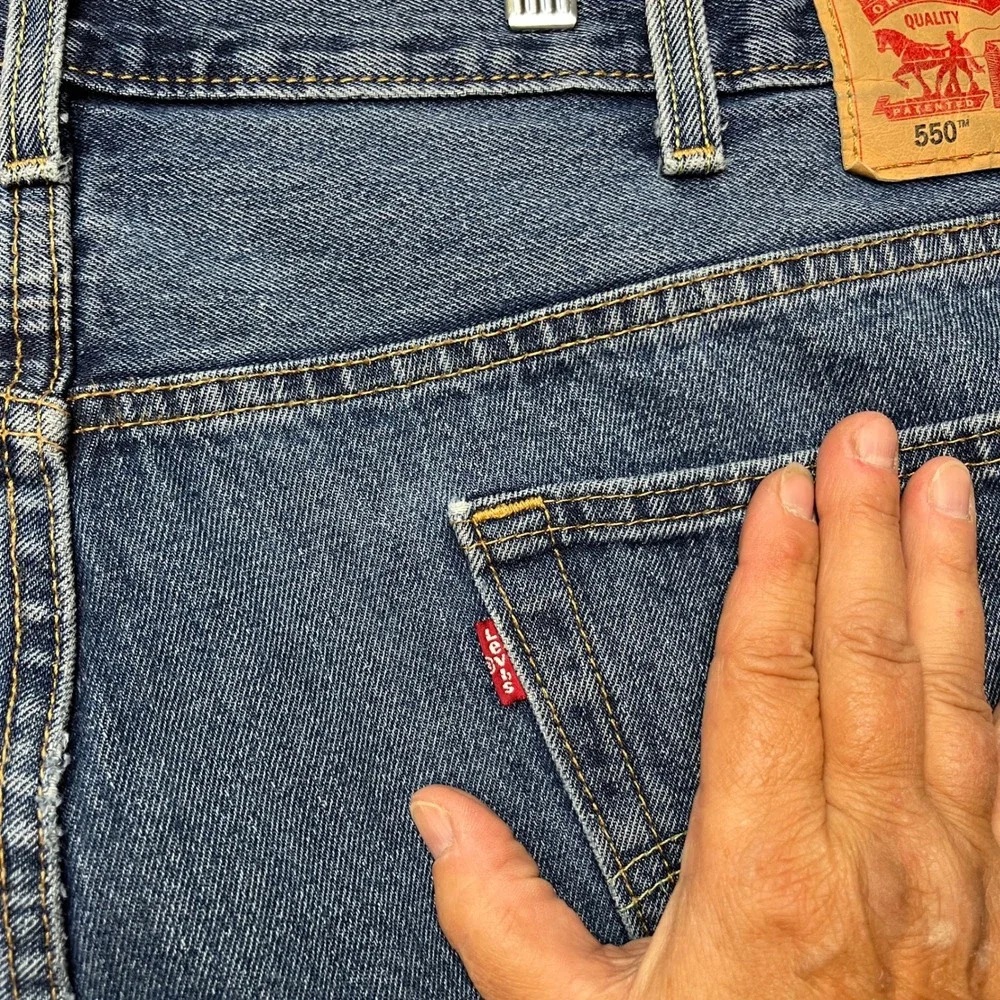Levi's 550 Relaxed Fit Jeans Mens 46x30 Medium Wash Tapered Leg 5-Pocket Denim